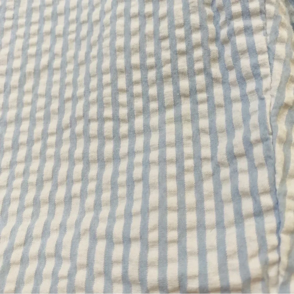 Land’s End Light Blue White Stripe Seersucker Mid Rise Bermuda Shorts Sz 10